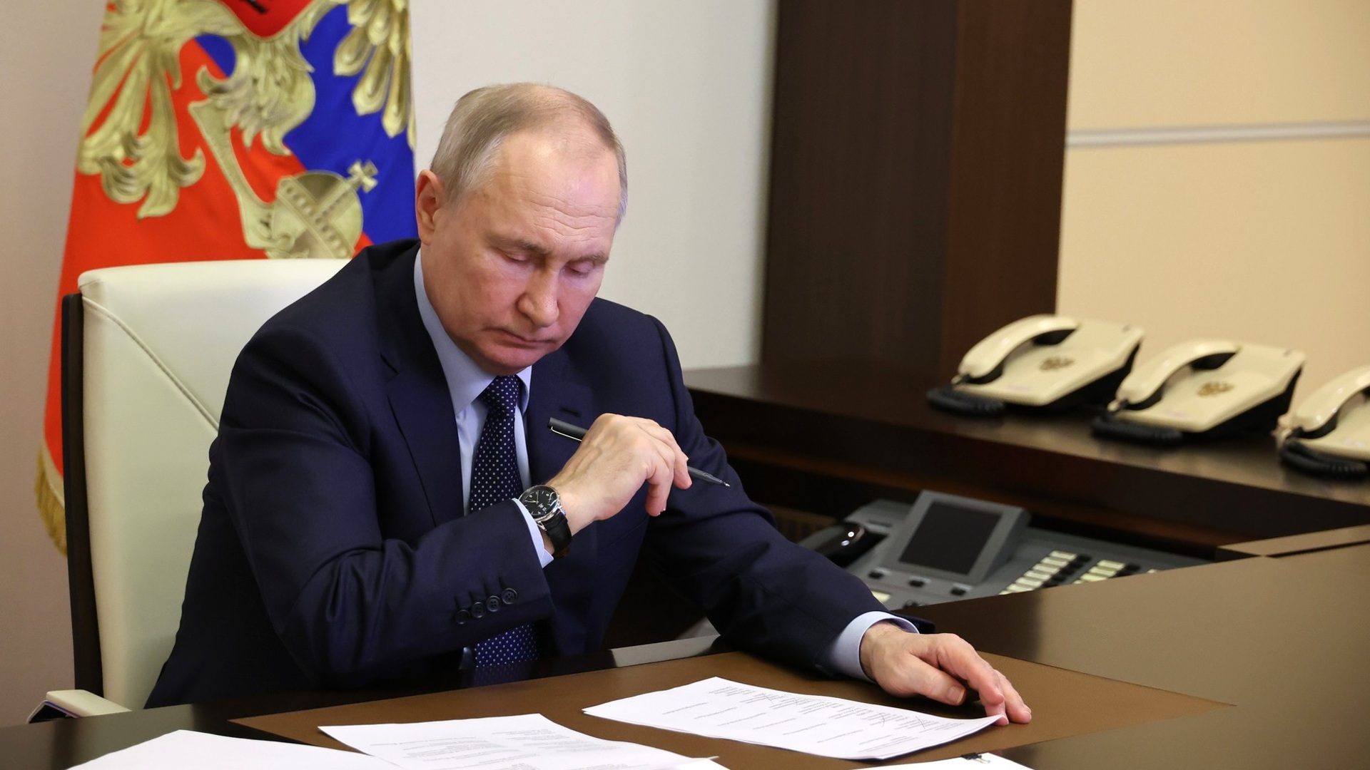 Путин подписал закон о создании российского национального мессенджера